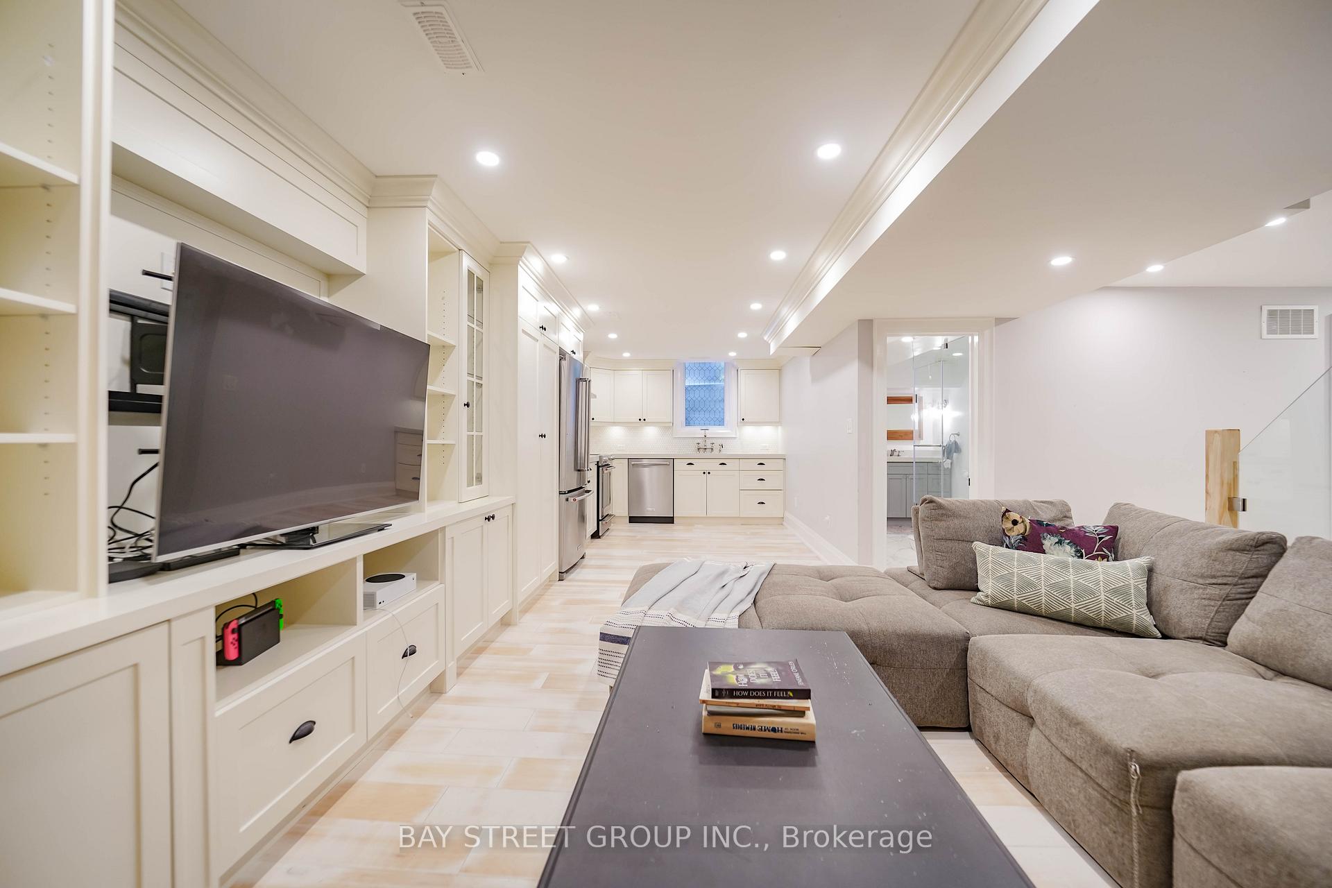 Photo 16 of 10 Morland Crescent, Aurora, Bayview Northeast — HOMEH