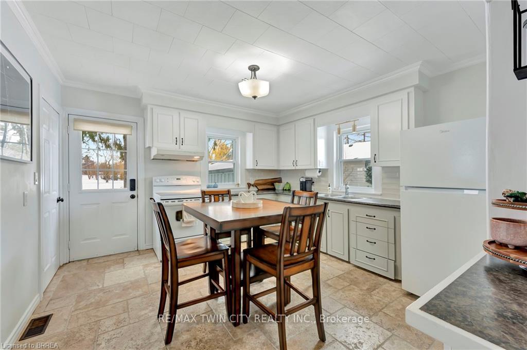 Photo 9 of 25 Barnabas Street, Hamilton, Lynden — HOMEH
