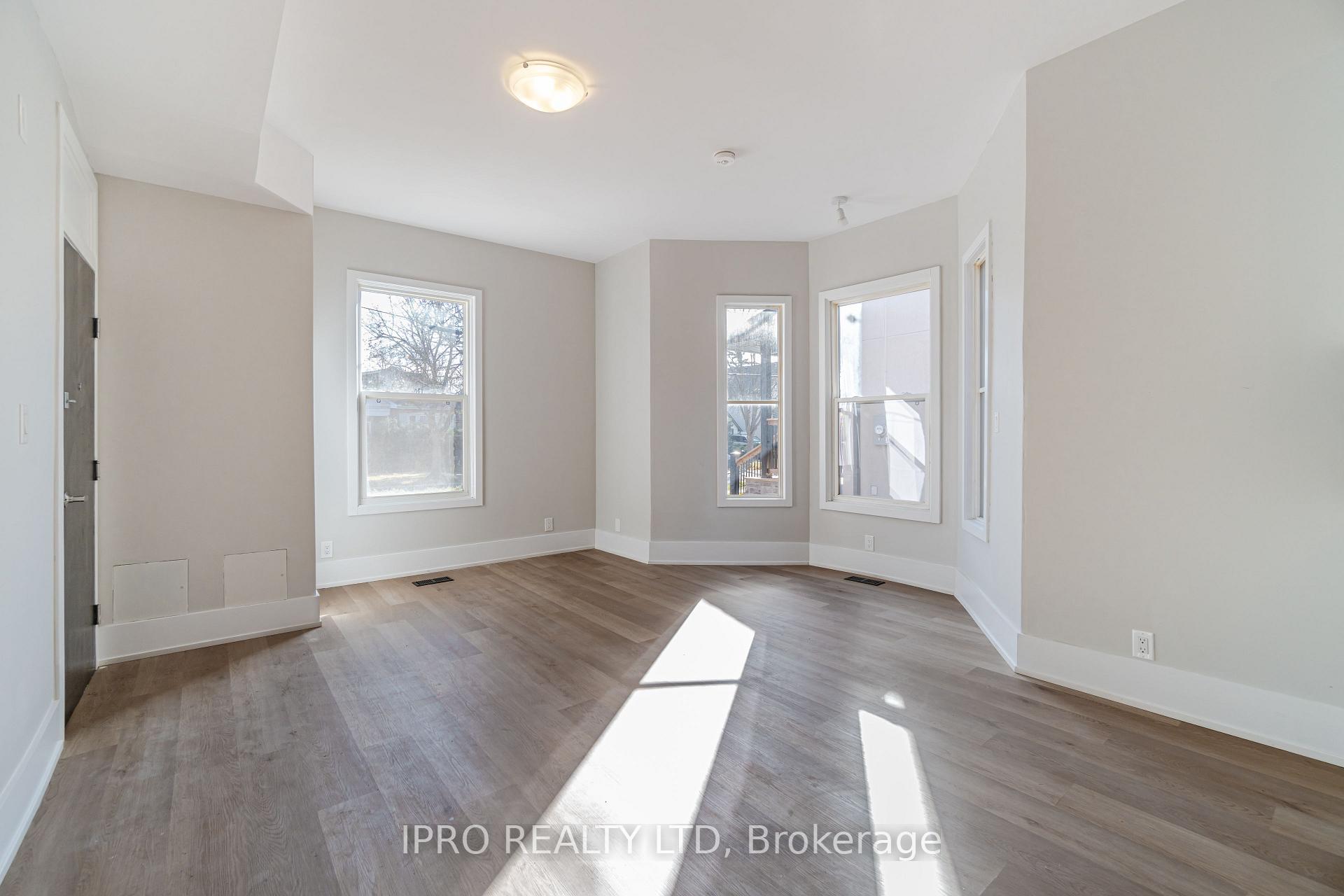 Photo 8 of Unit 70A, 70 Nelson Street W, Brampton, Downtown Brampton — HOMEH