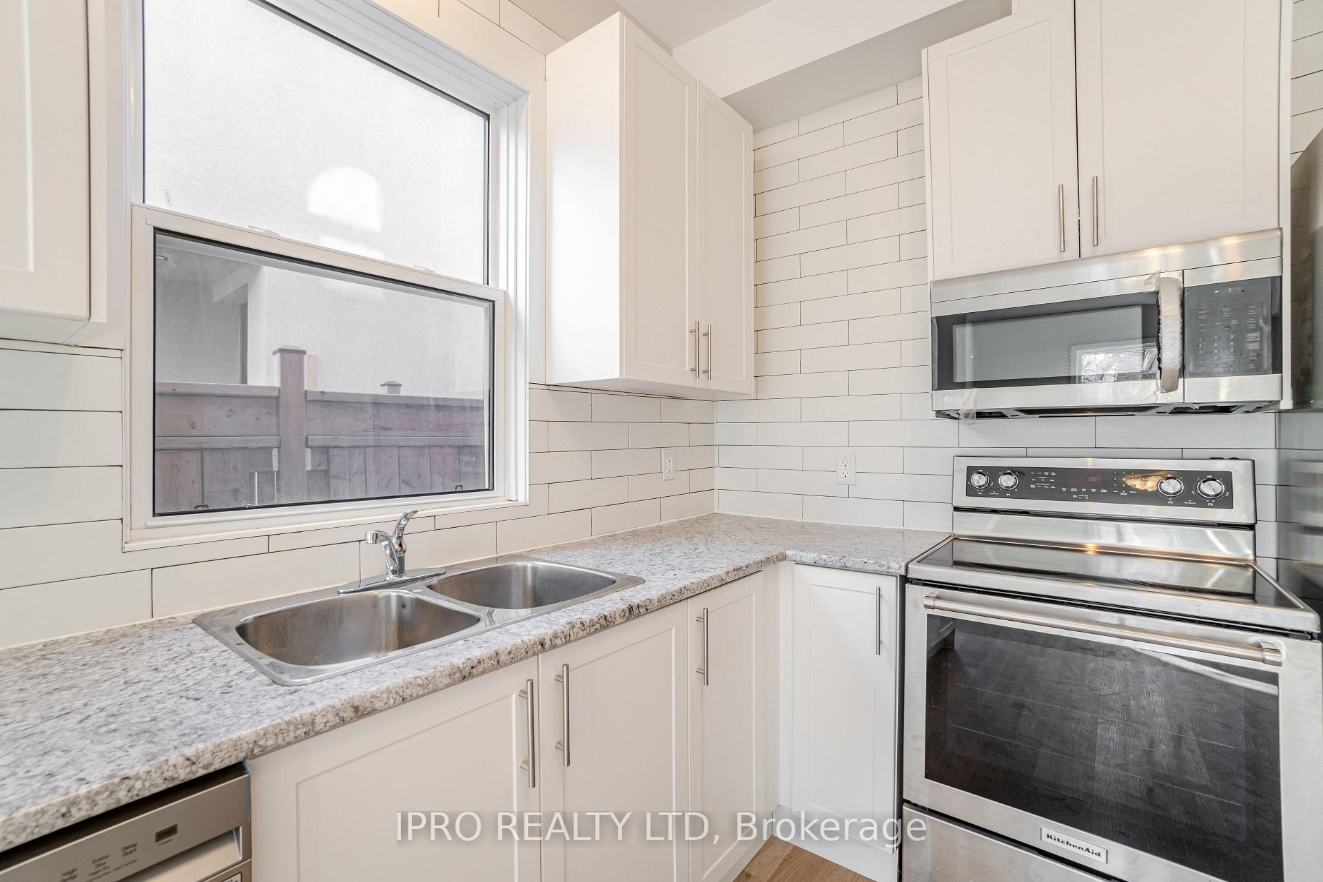 Photo 4 of Unit 70A, 70 Nelson Street W, Brampton, Downtown Brampton — HOMEH
