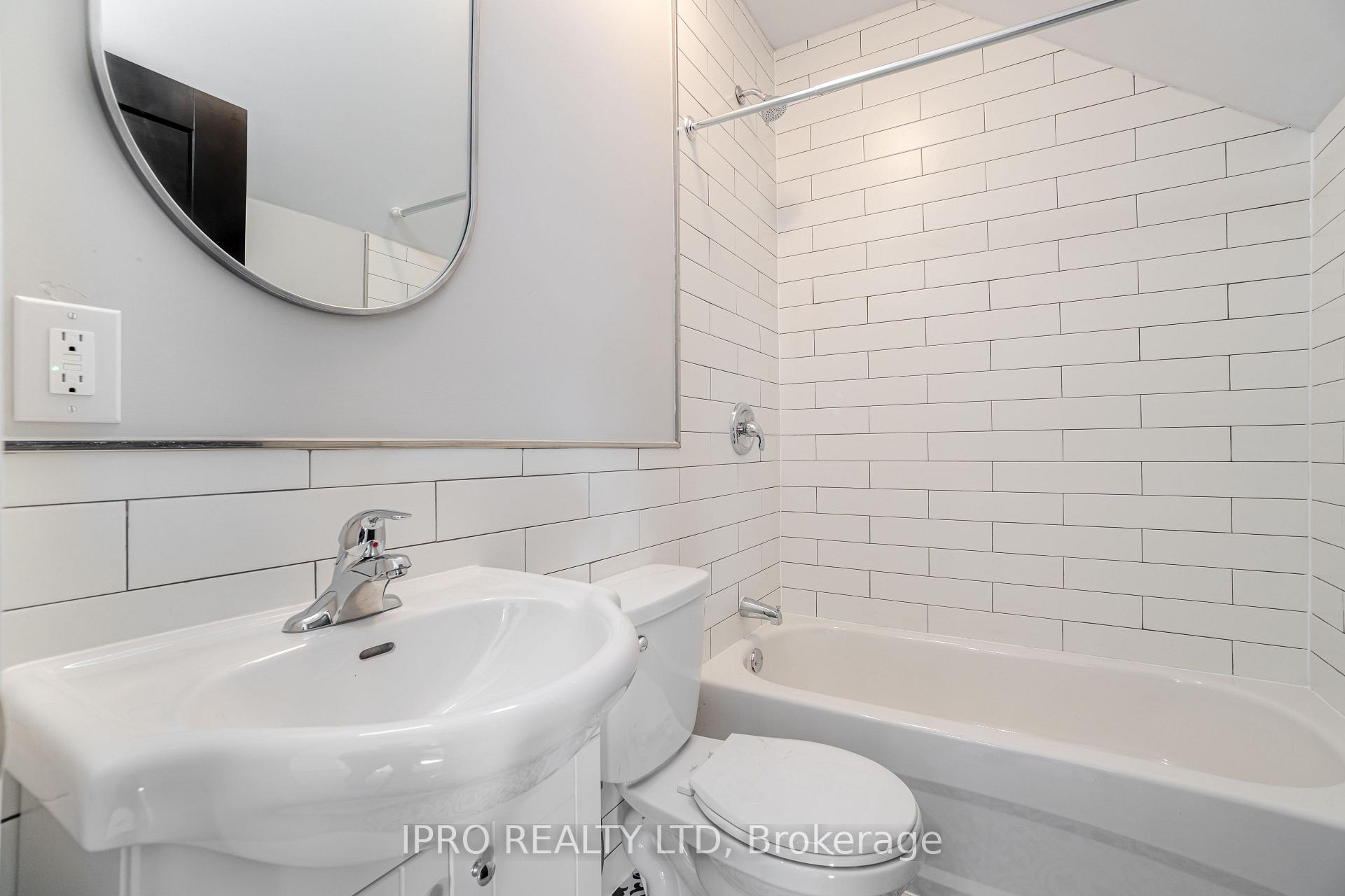 Photo 5 of Unit 70A, 70 Nelson Street W, Brampton, Downtown Brampton — HOMEH