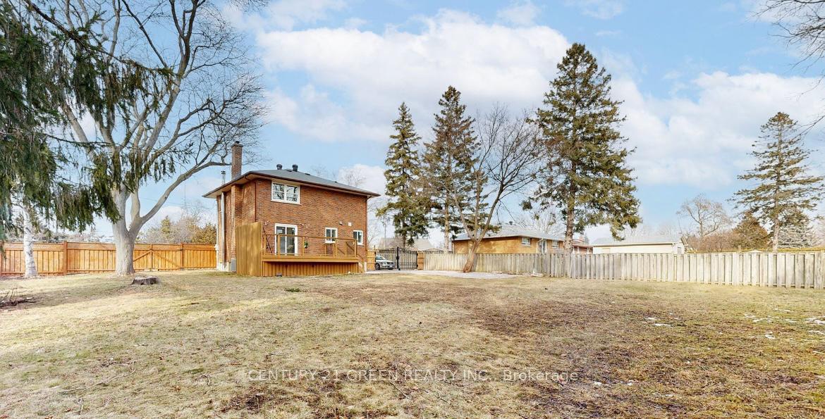 Front of Unit Bsmt, 1813 Rossland Road E