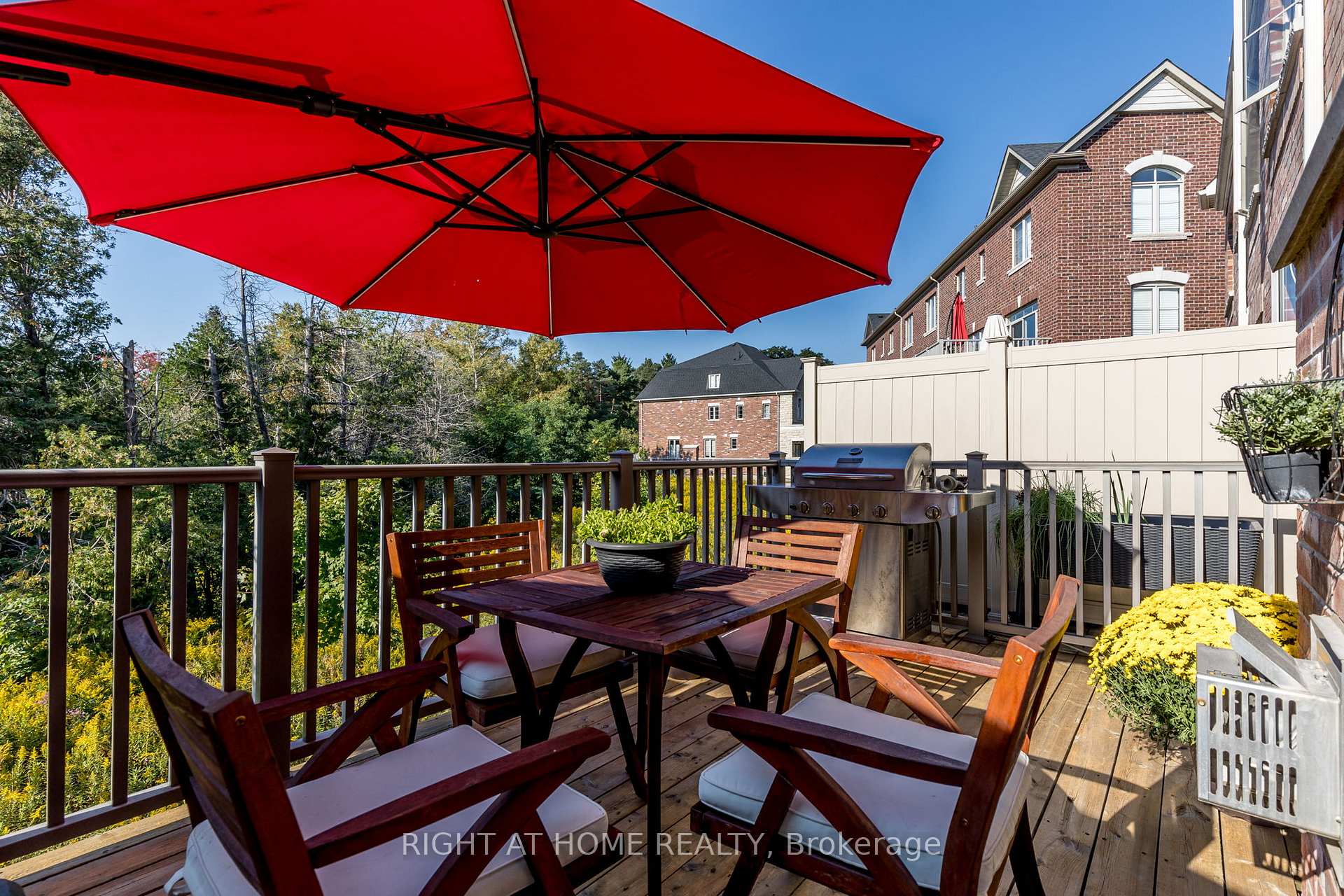 Front of Unit 89, 1331 Major Mackenzie Drive W