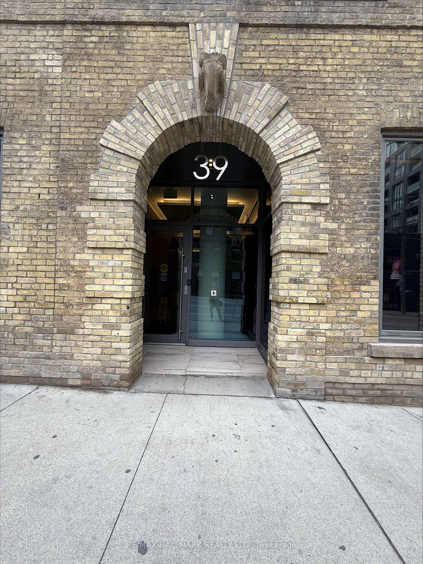 Photo 4 of Unit 1508, 39 Sherbourne Street E, Toronto, Moss Park — HOMEH