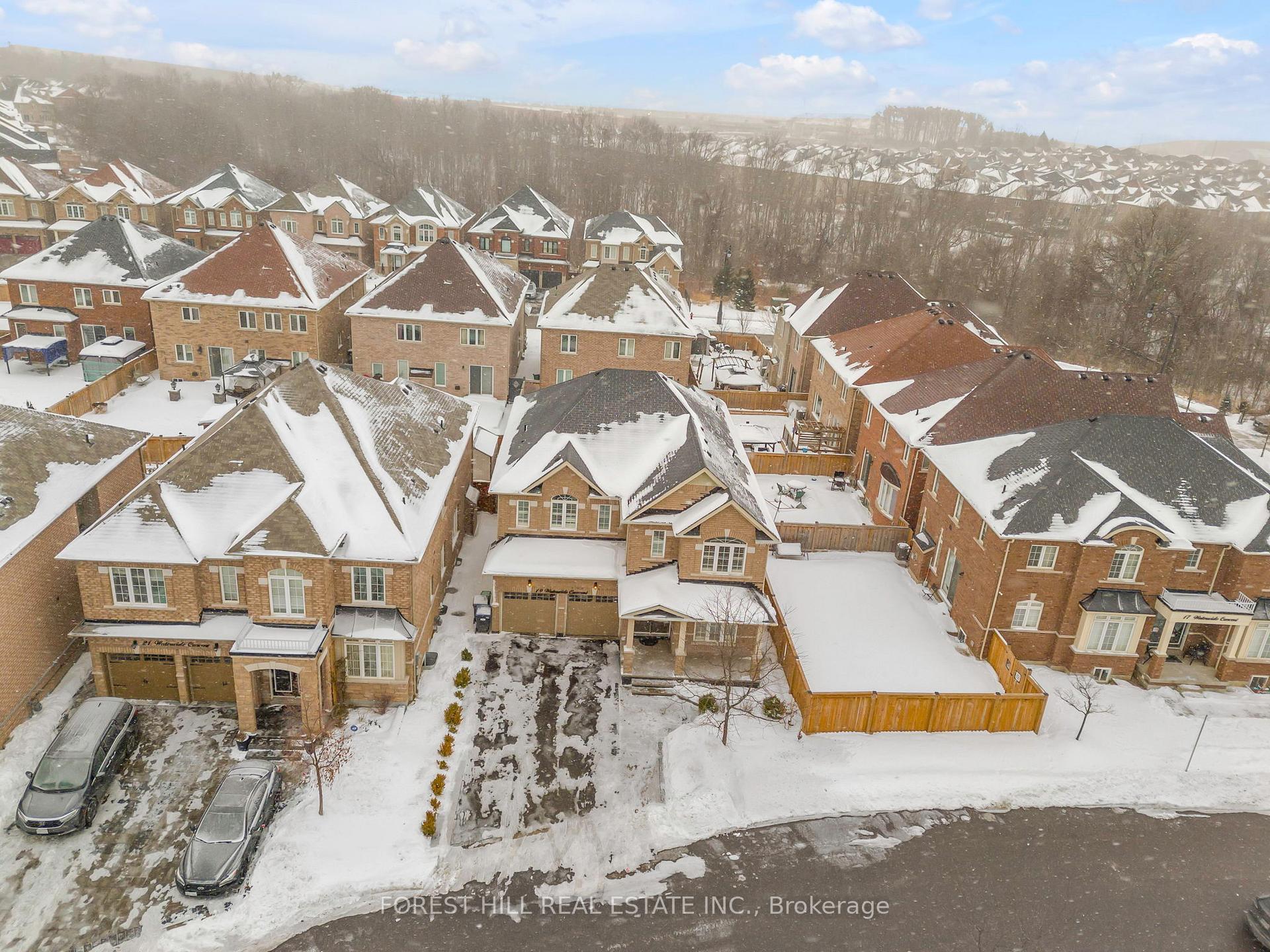 Photo 2 of 19 Waterwide Crescent, Brampton, Credit Valley — HOMEH