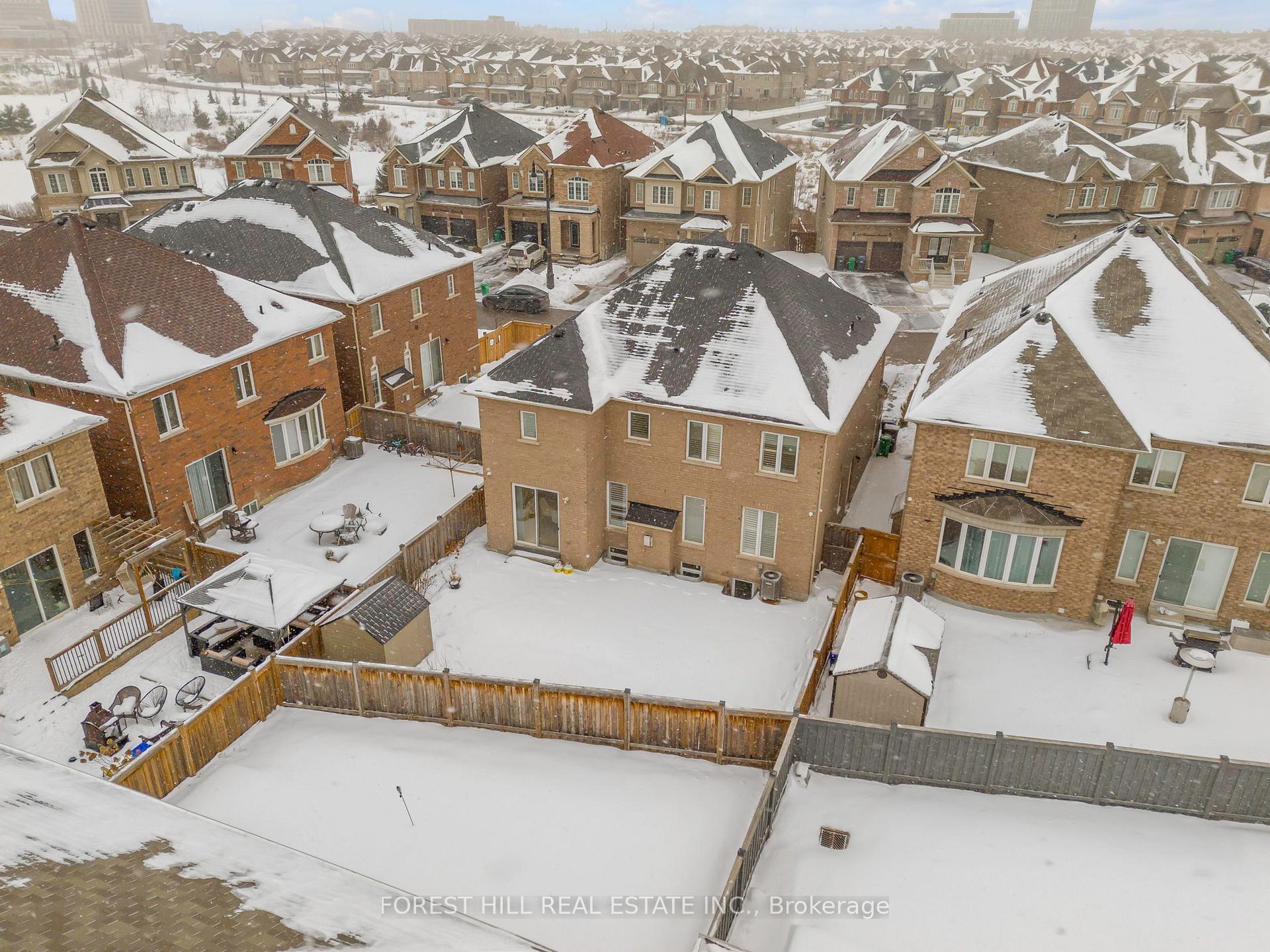 Photo 36 of 19 Waterwide Crescent, Brampton, Credit Valley — HOMEH