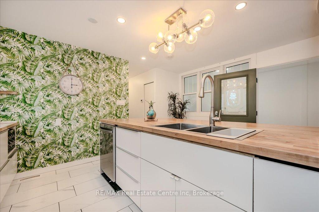 Photo 10 of 189 Silver Aspen Crescent, Kitchener — HOMEH