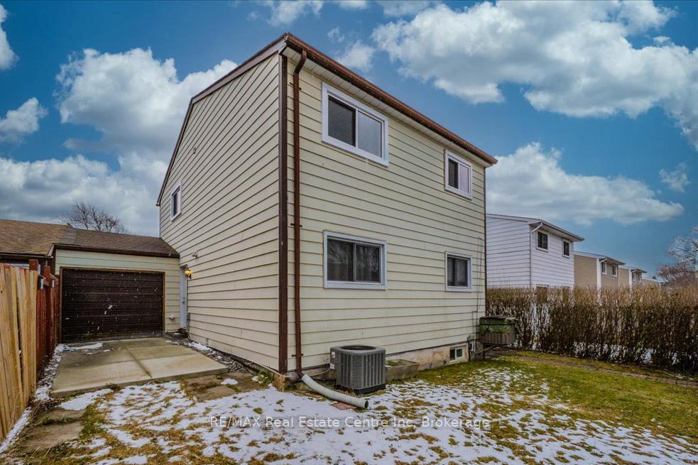 Photo 15 of 189 Silver Aspen Crescent, Kitchener — HOMEH