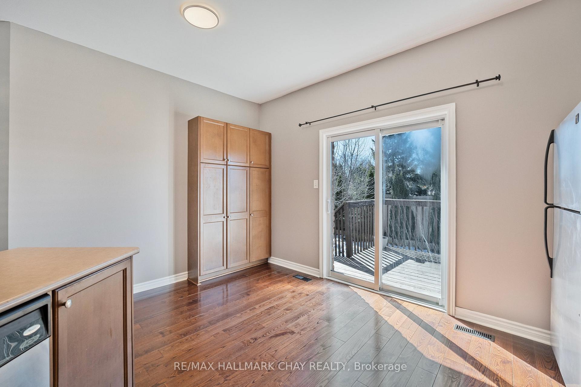 Photo 7 of 10 Tascona Court, Barrie, Little Lake — HOMEH