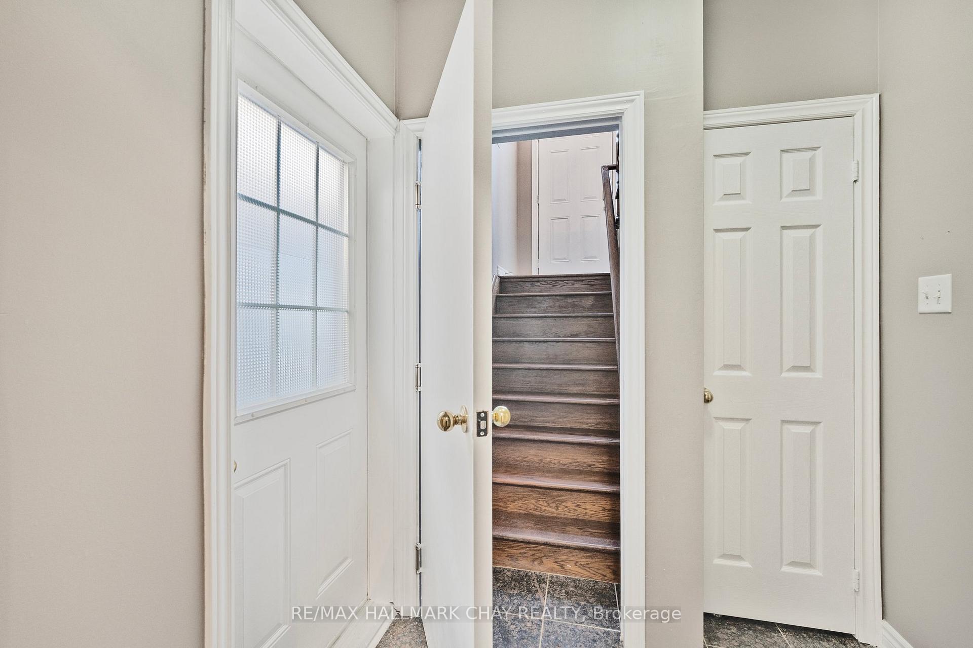 Photo 25 of 10 Tascona Court, Barrie, Little Lake — HOMEH