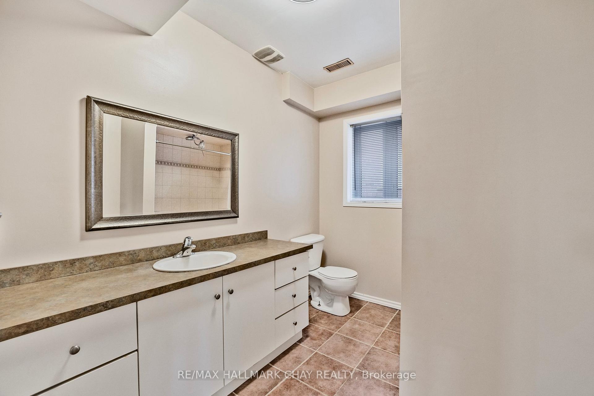 Photo 17 of 10 Tascona Court, Barrie, Little Lake — HOMEH
