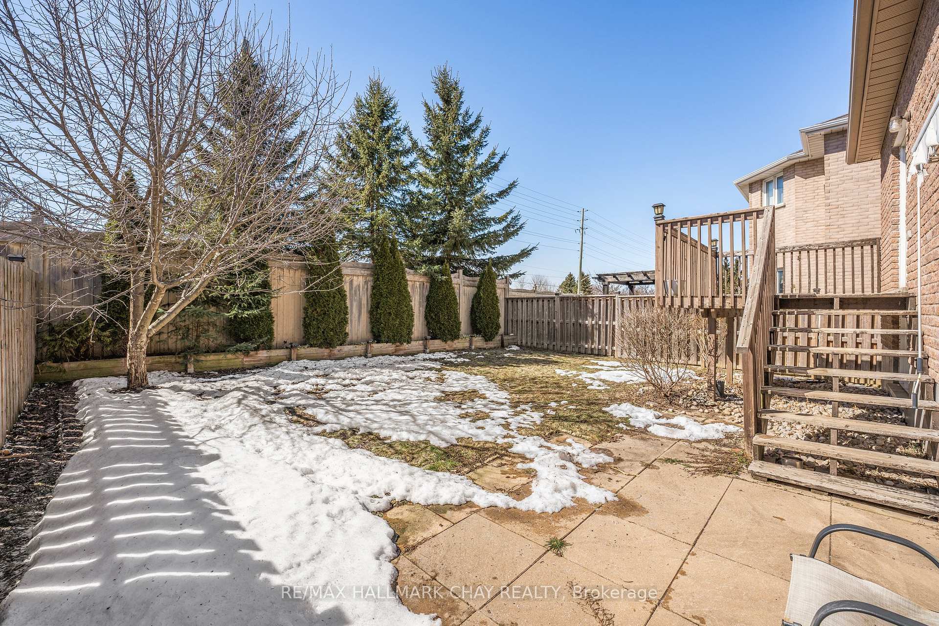Photo 3 of 10 Tascona Court, Barrie, Little Lake — HOMEH