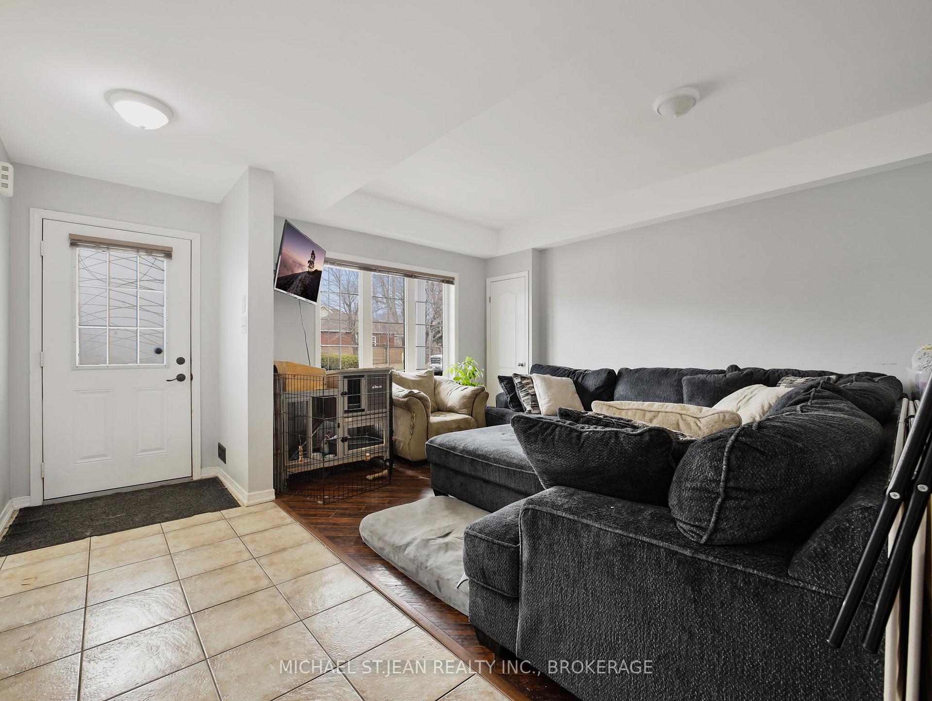 Photo 2 of 2 Comet Avenue, Hamilton, Hamilton Beach — HOMEH