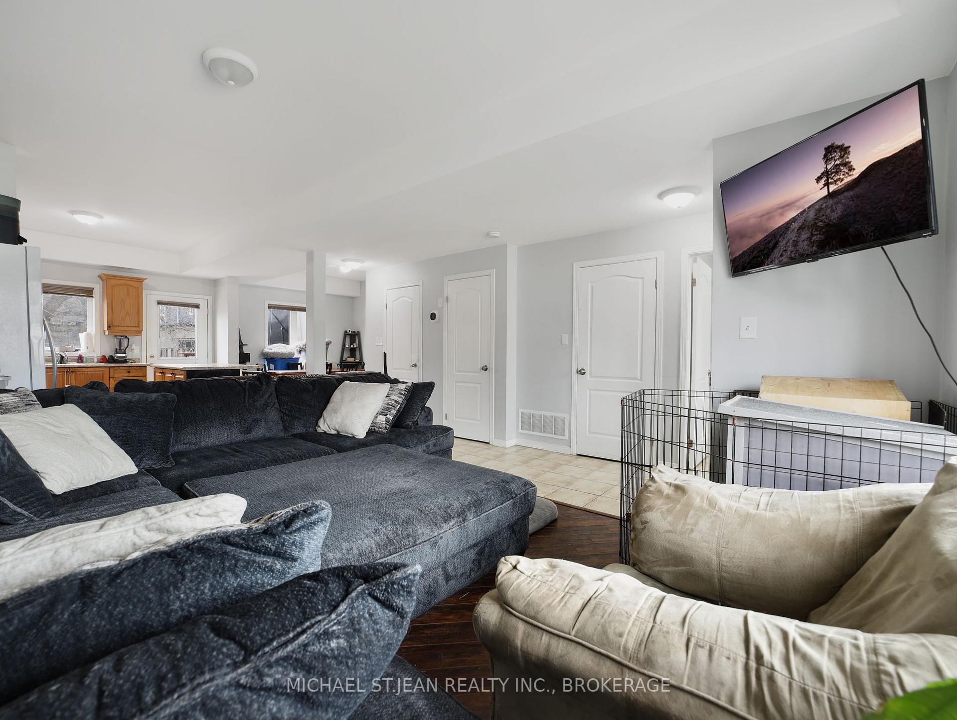 Photo 4 of 2 Comet Avenue, Hamilton, Hamilton Beach — HOMEH
