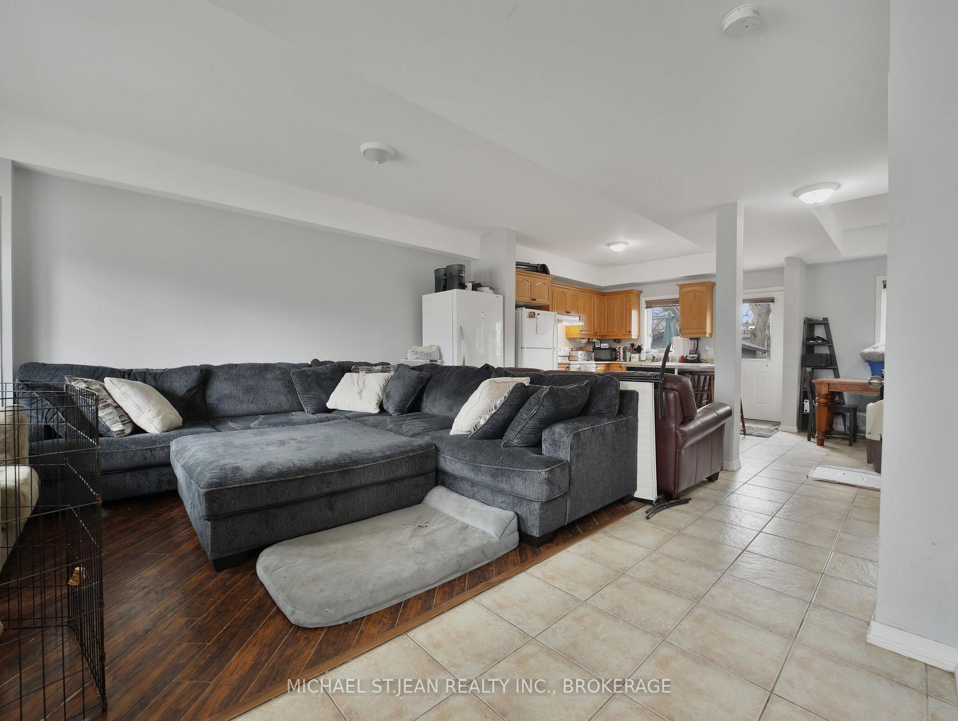 Photo 7 of 2 Comet Avenue, Hamilton, Hamilton Beach — HOMEH