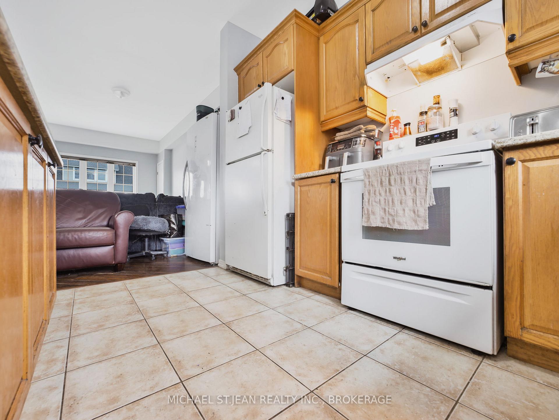 Photo 13 of 2 Comet Avenue, Hamilton, Hamilton Beach — HOMEH