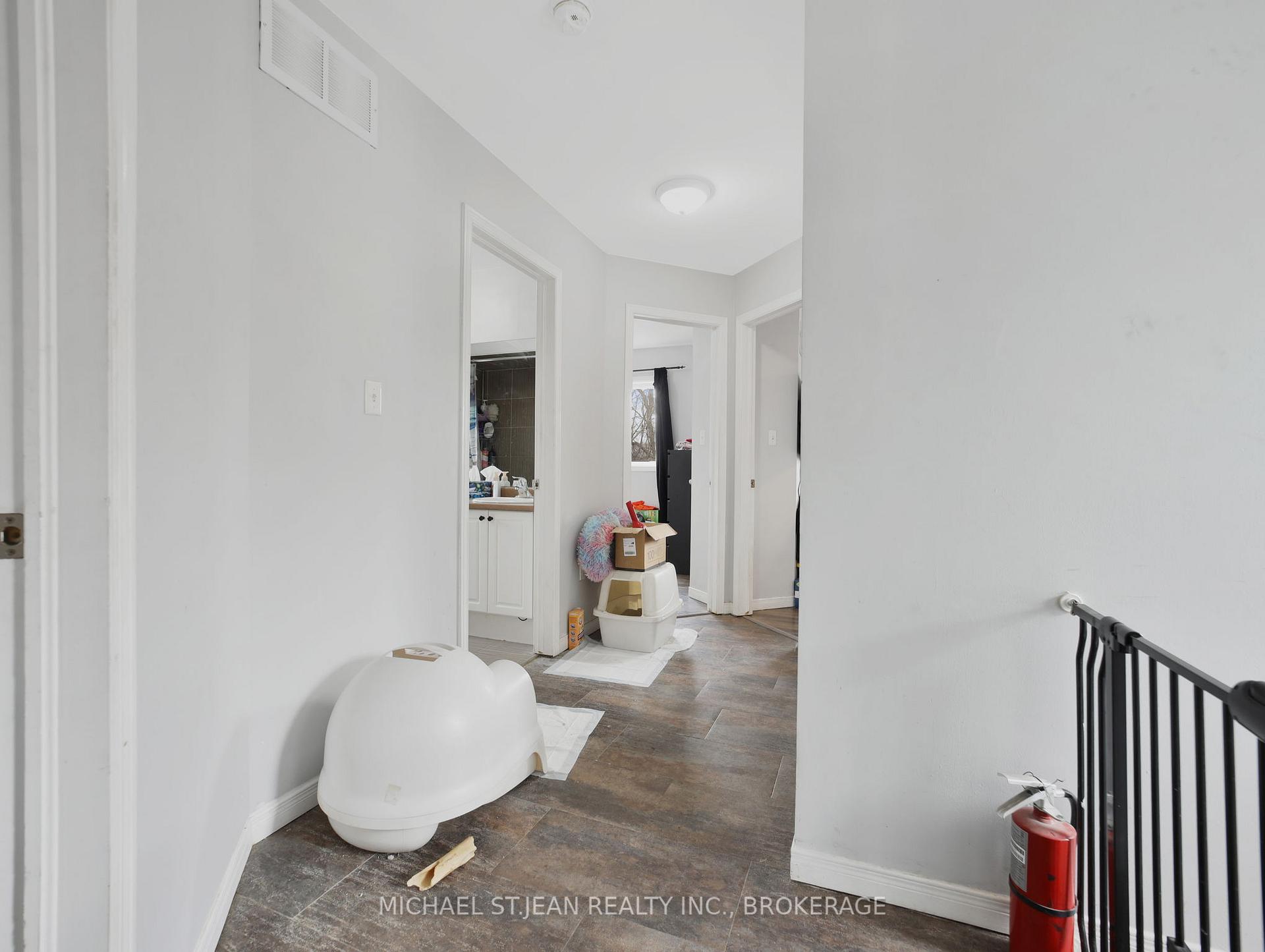 Photo 8 of 2 Comet Avenue, Hamilton, Hamilton Beach — HOMEH