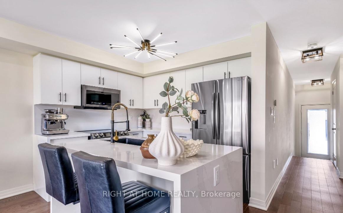 Photo 20 of 43 Caspian Square, Clarington, Bowmanville — HOMEH