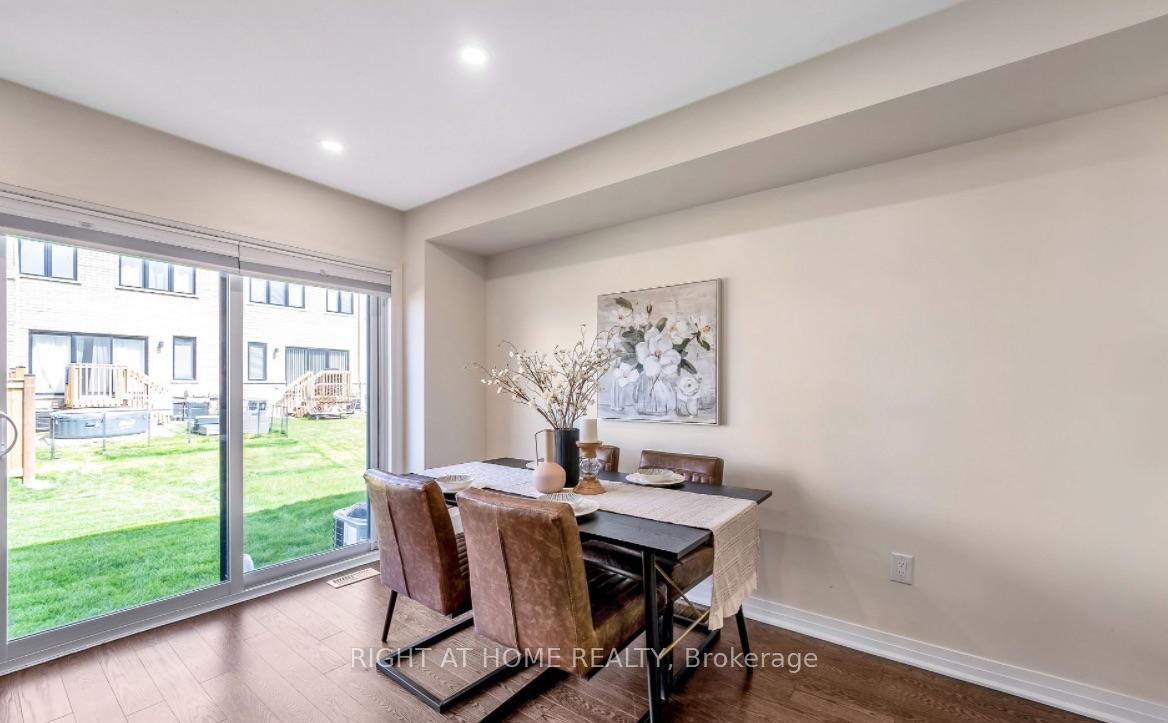 Photo 7 of 43 Caspian Square, Clarington, Bowmanville — HOMEH