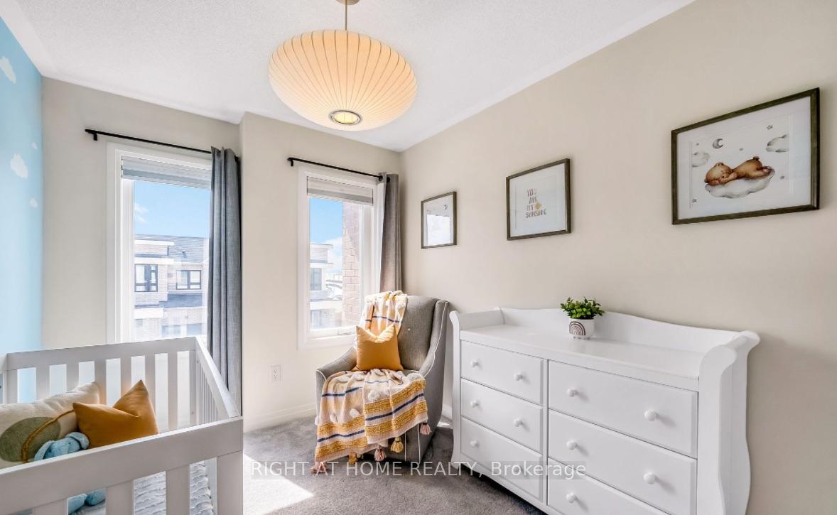 Photo 5 of 43 Caspian Square, Clarington, Bowmanville — HOMEH