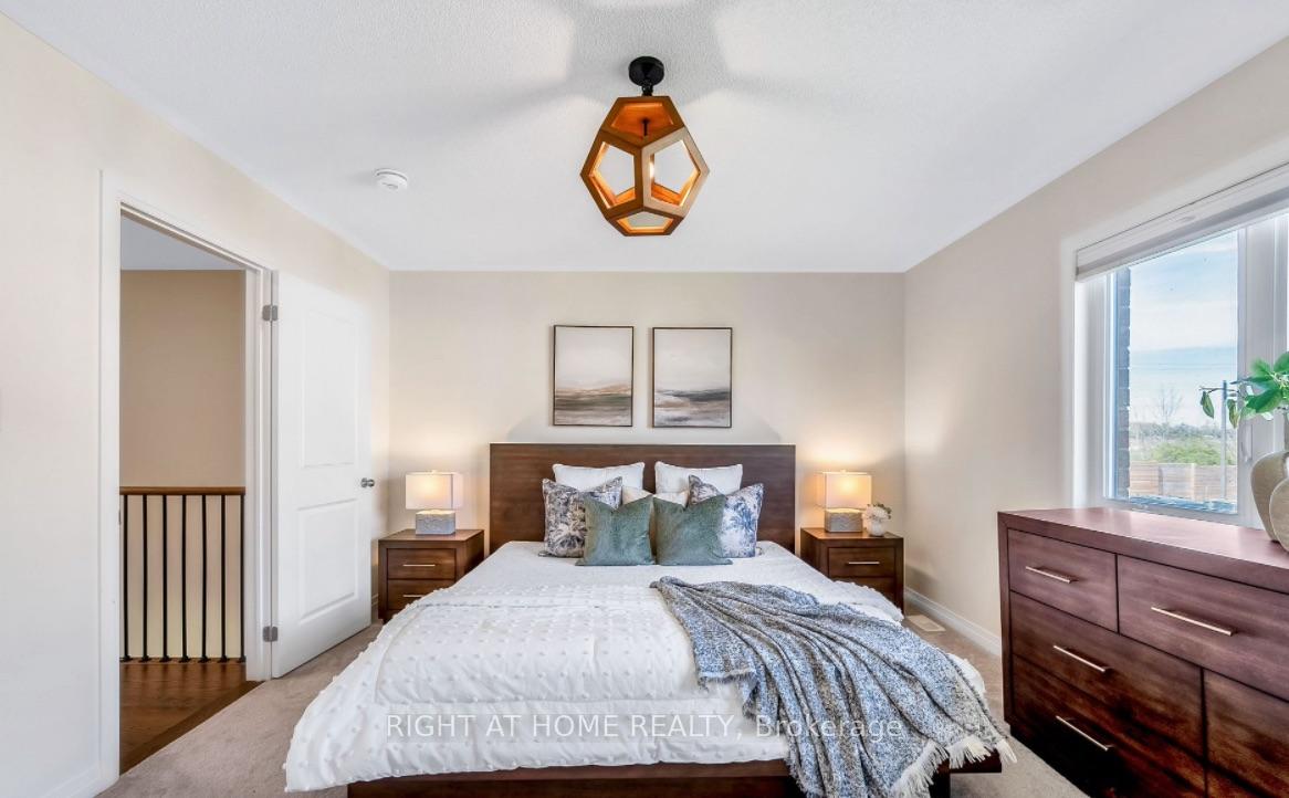 Photo 16 of 43 Caspian Square, Clarington, Bowmanville — HOMEH