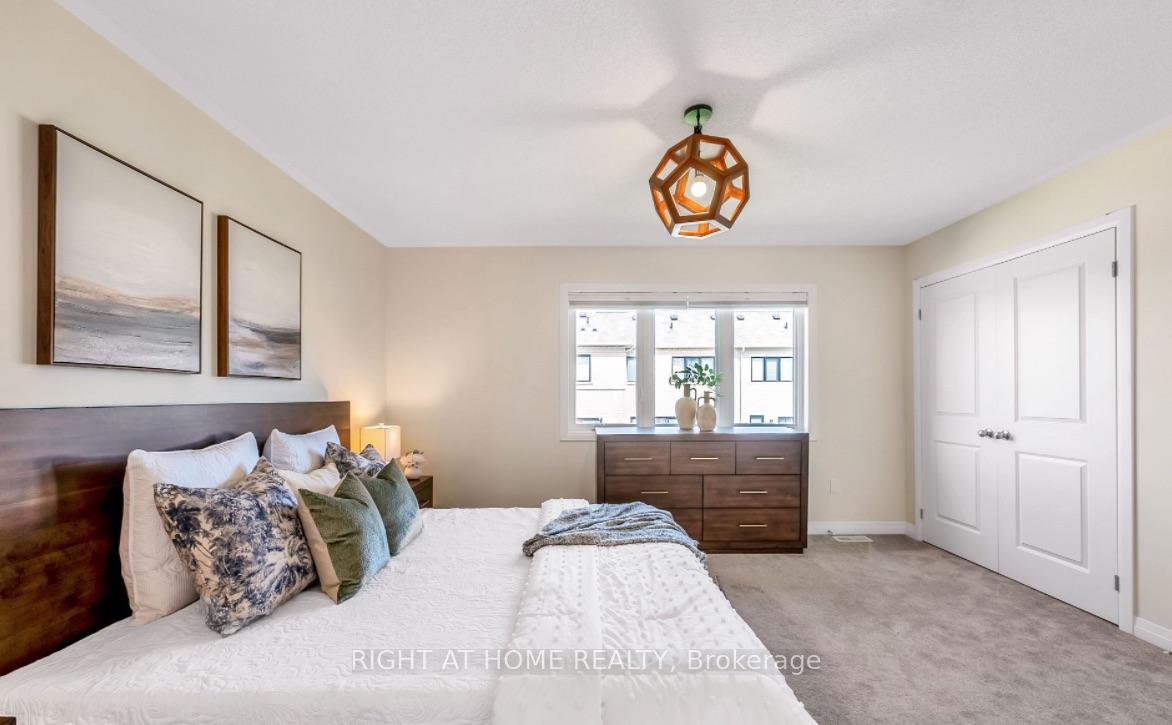 Photo 15 of 43 Caspian Square, Clarington, Bowmanville — HOMEH
