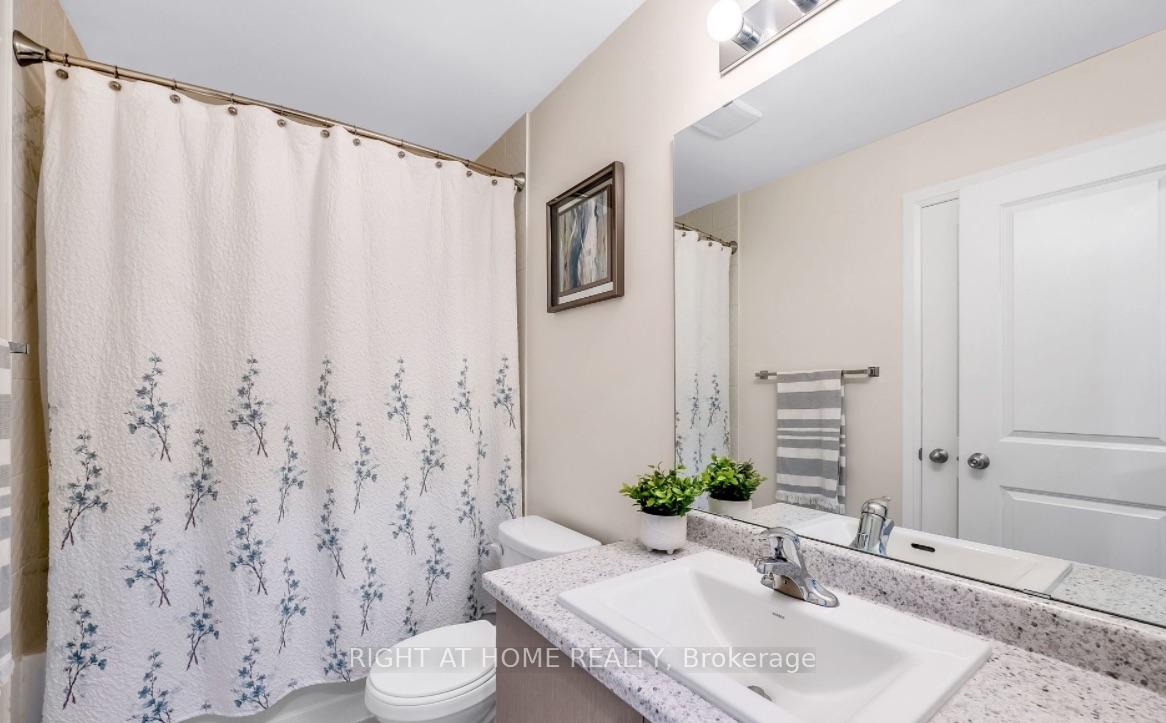Photo 14 of 43 Caspian Square, Clarington, Bowmanville — HOMEH