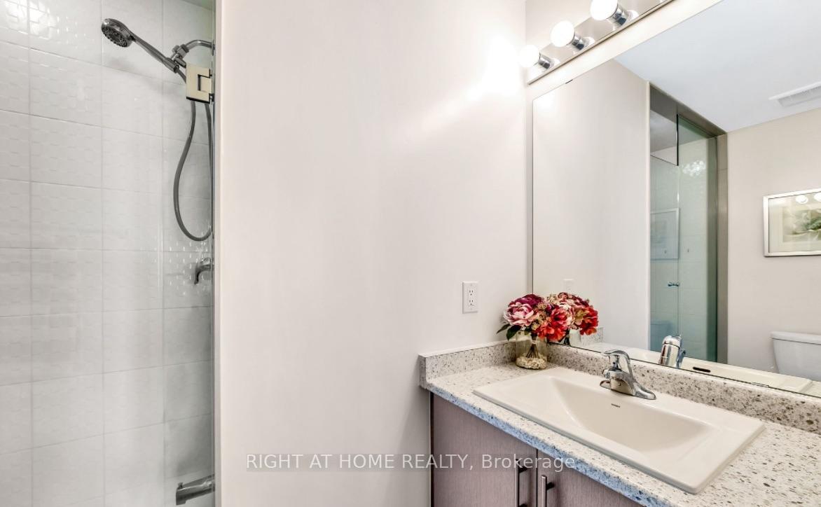 Photo 13 of 43 Caspian Square, Clarington, Bowmanville — HOMEH