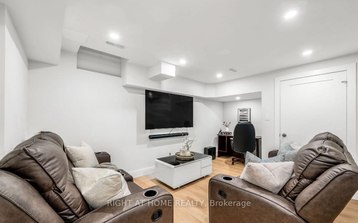 Photo 17 of 43 Caspian Square, Clarington, Bowmanville — HOMEH