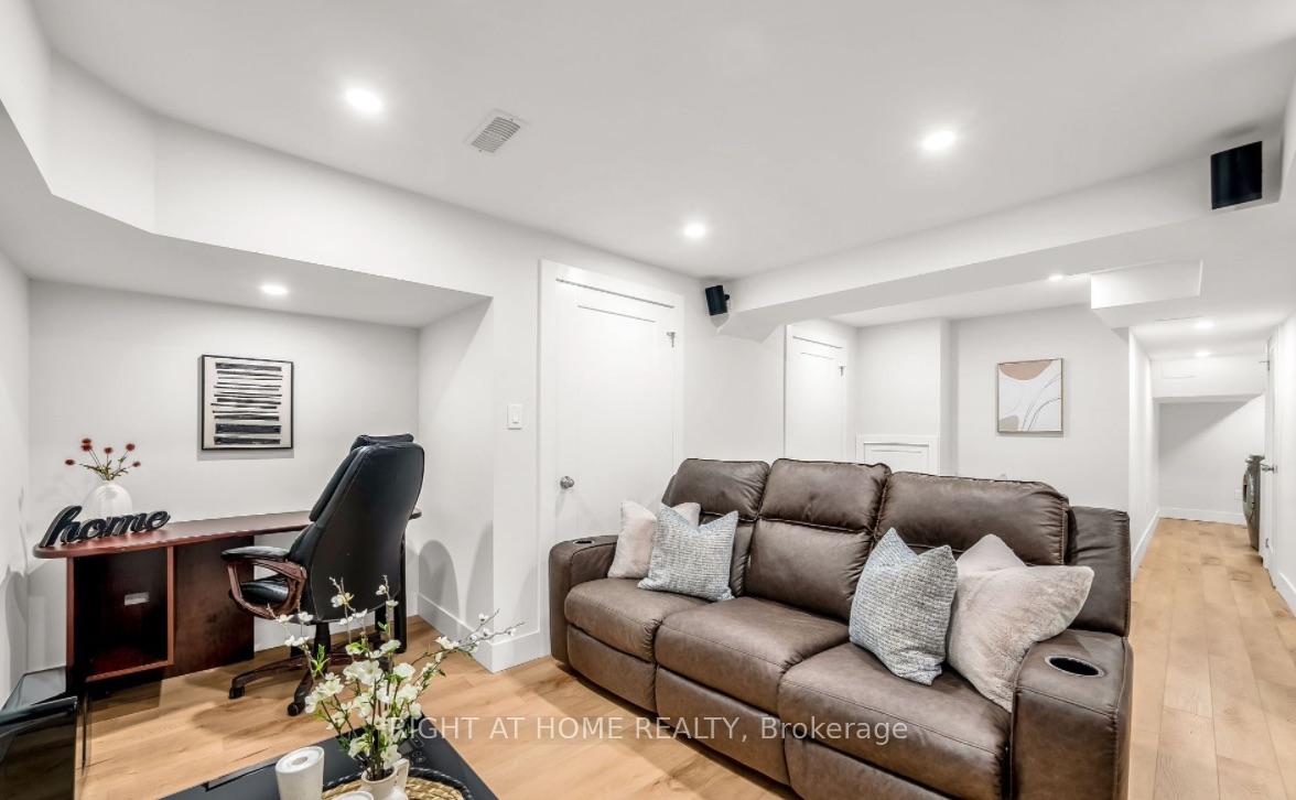 Photo 23 of 43 Caspian Square, Clarington, Bowmanville — HOMEH