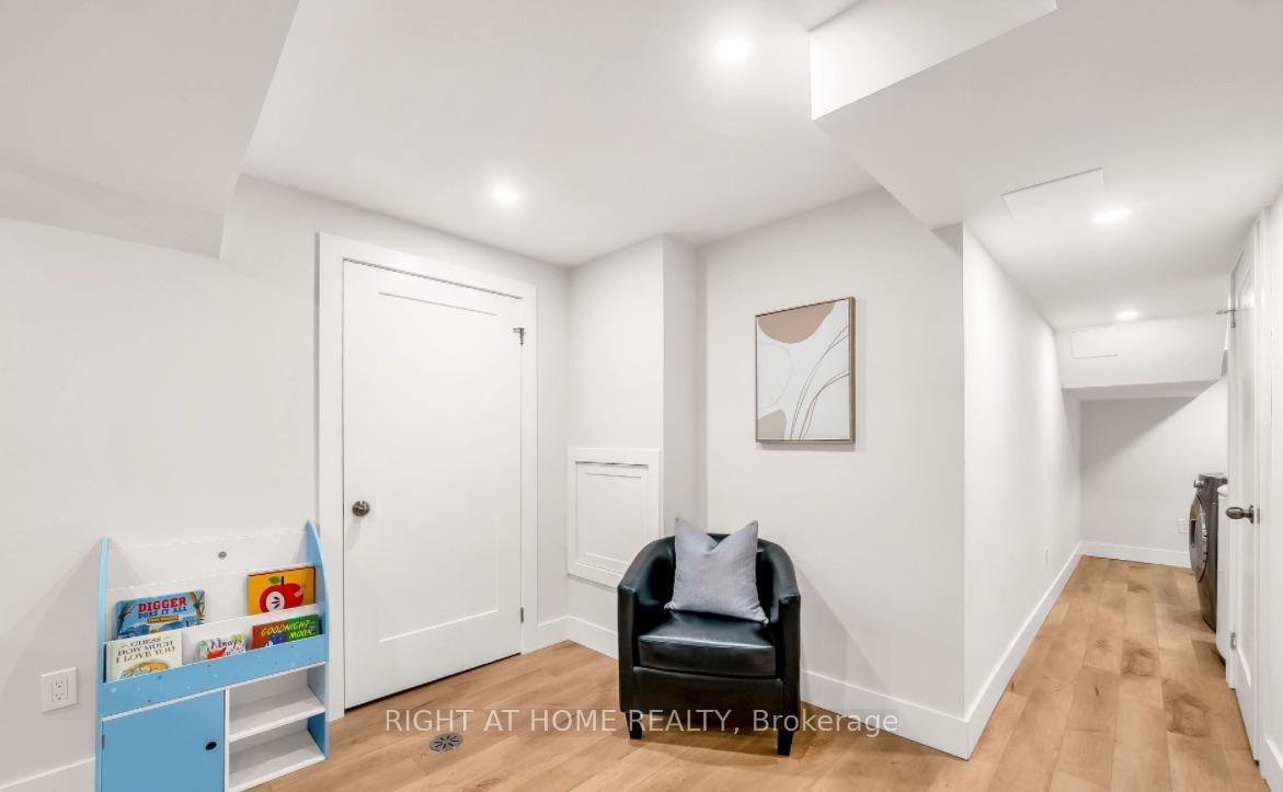 Photo 24 of 43 Caspian Square, Clarington, Bowmanville — HOMEH