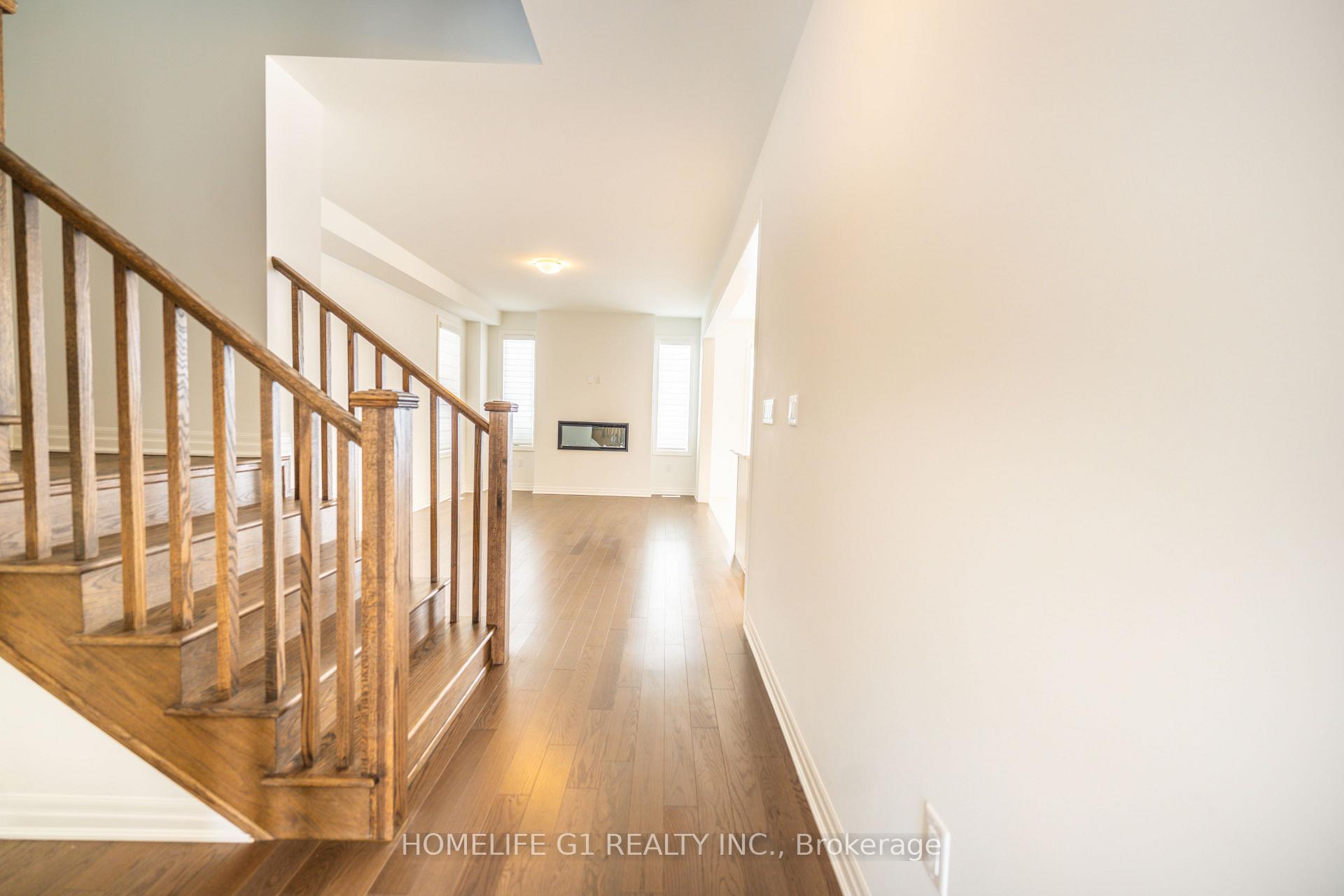Photo 3 of 43 Ennerdale Street, Barrie, Rural Barrie Southwest — HOMEH