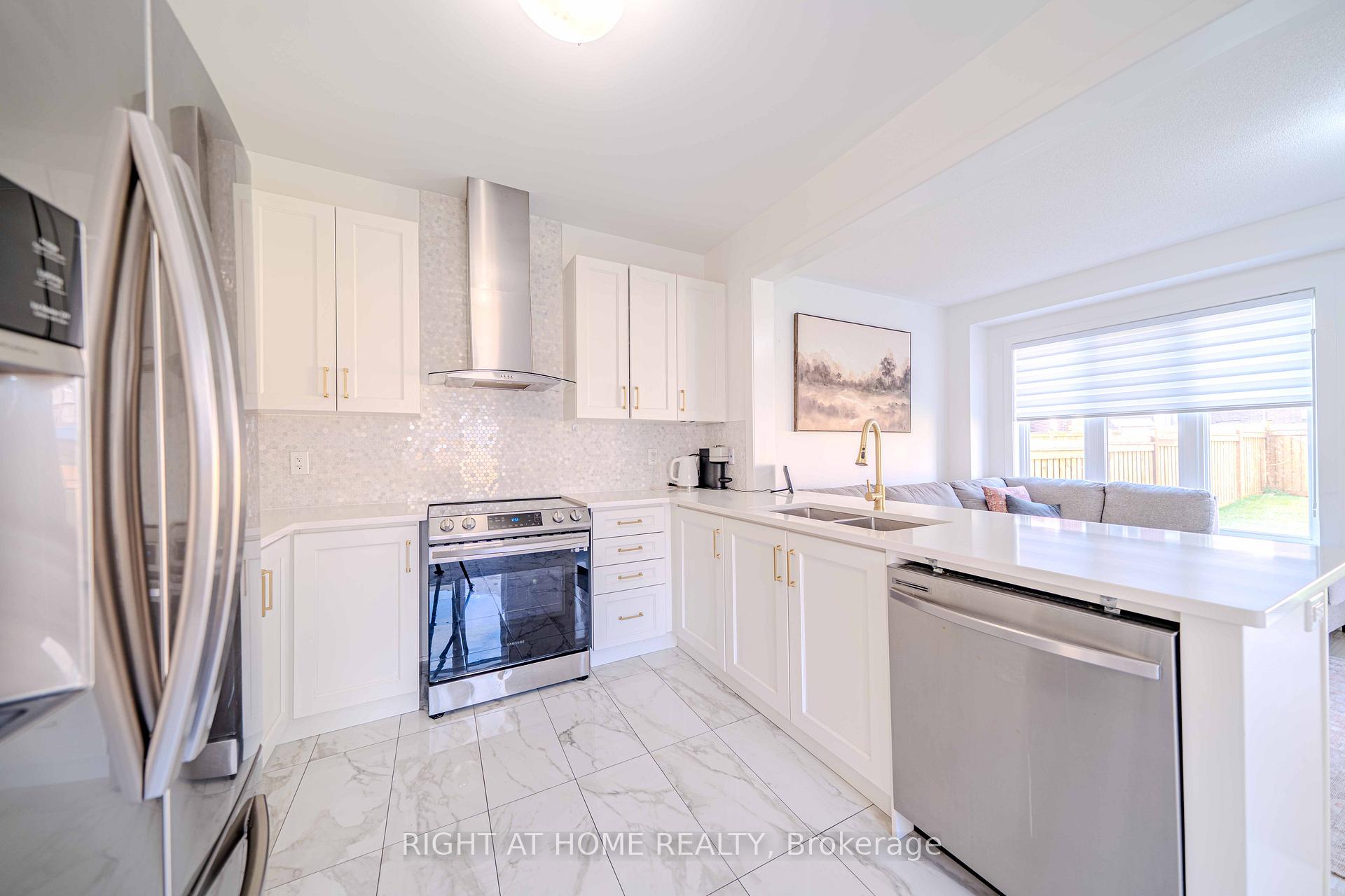 Photo 13 of 51 Dorian Drive, Whitby, Rural Whitby — HOMEH