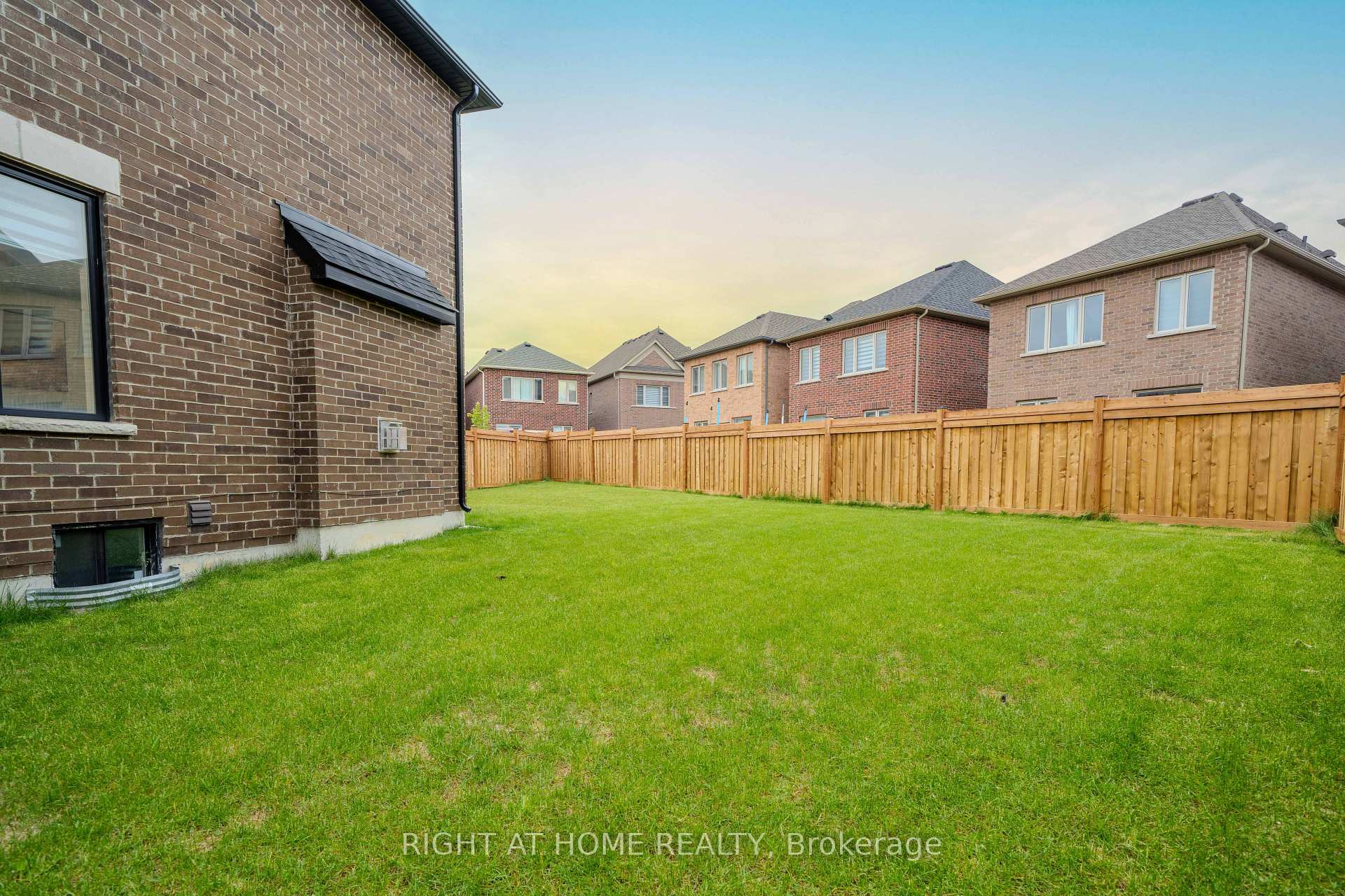 Photo 47 of 51 Dorian Drive, Whitby, Rural Whitby — HOMEH