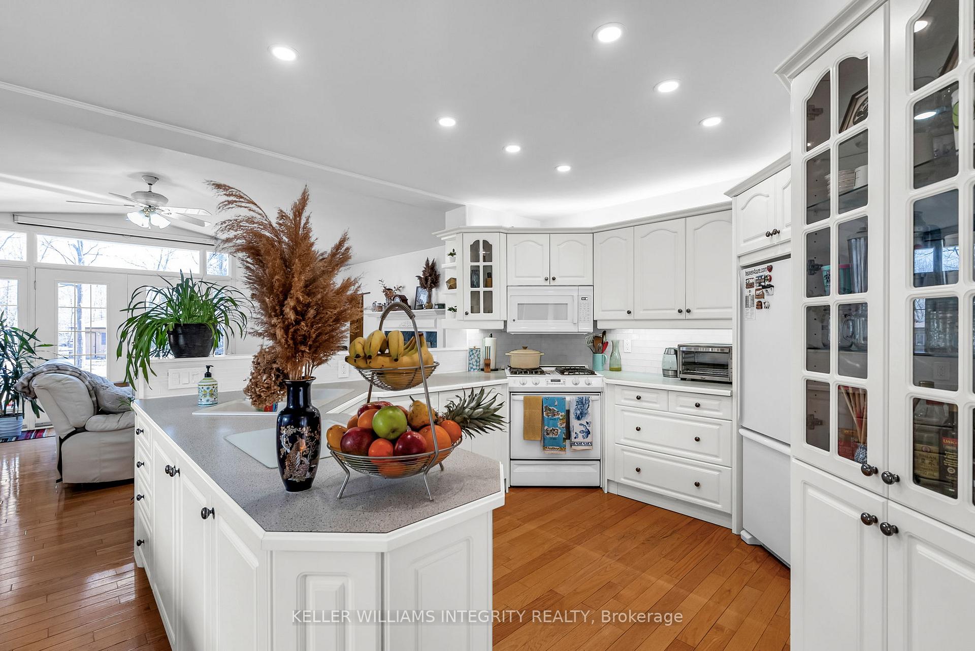 Photo 8 of 664 Champlain Drive, Cornwall — HOMEH