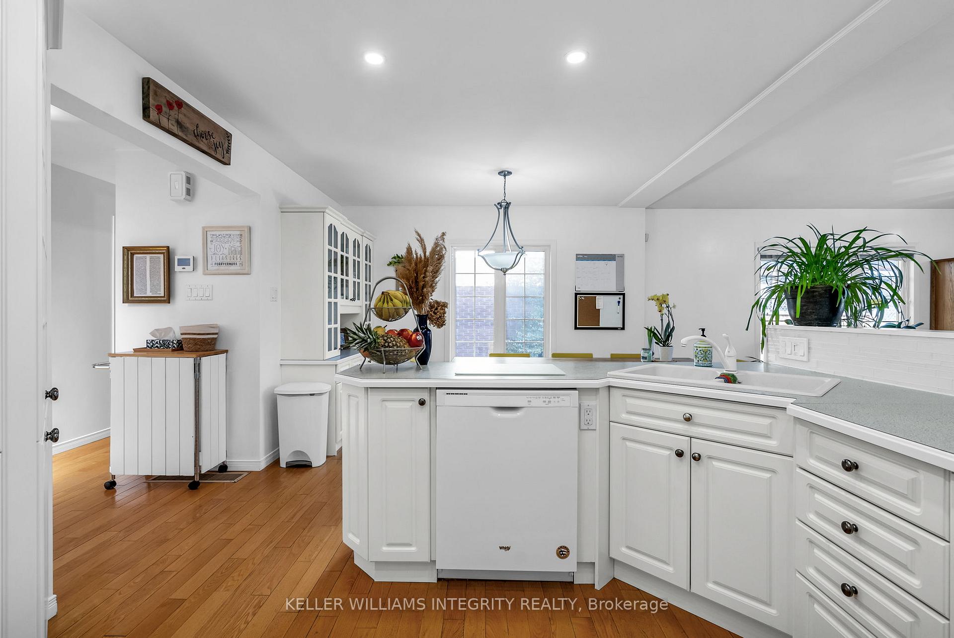Photo 12 of 664 Champlain Drive, Cornwall — HOMEH