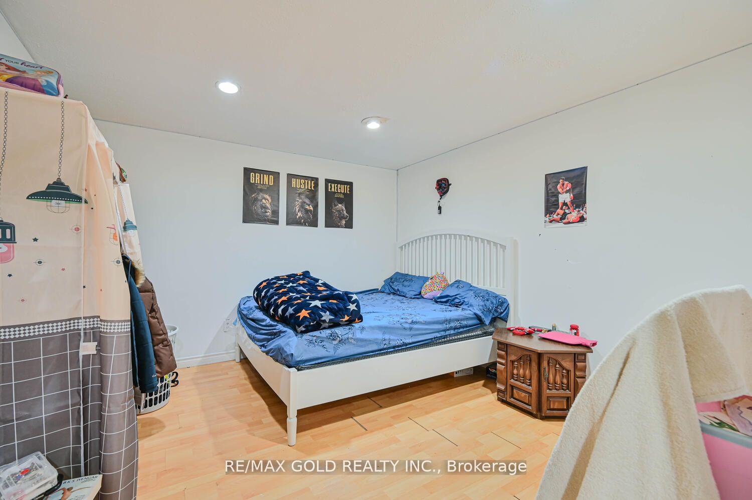 Photo 16 of 23 Wild Indigo Crescent, Brampton, Sandringham-Wellington — HOMEH
