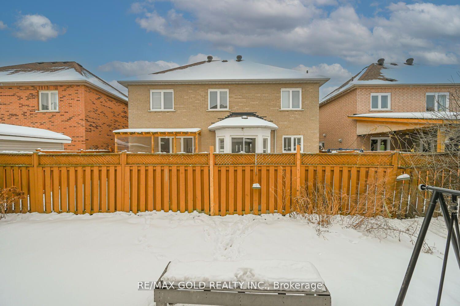 Photo 18 of 23 Wild Indigo Crescent, Brampton, Sandringham-Wellington — HOMEH