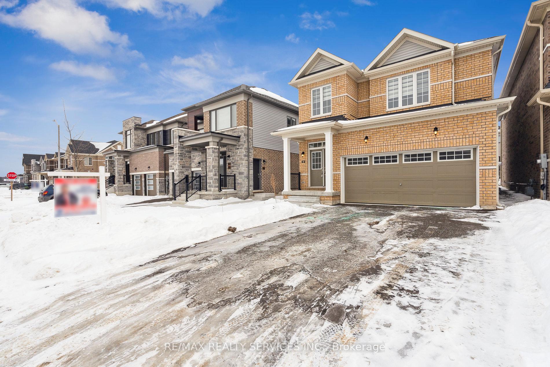 Photo 4 of 16 Ludlow Drive, Barrie, Innis-Shore — HOMEH