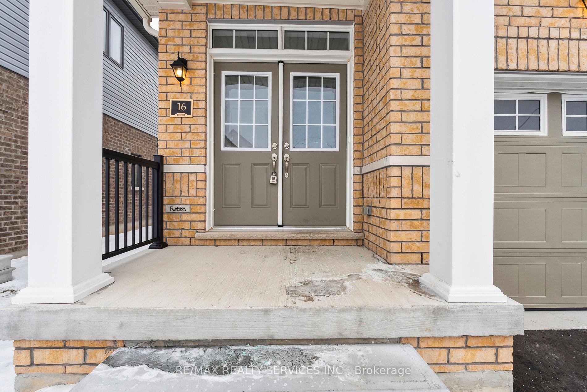 Photo 2 of 16 Ludlow Drive, Barrie, Innis-Shore — HOMEH