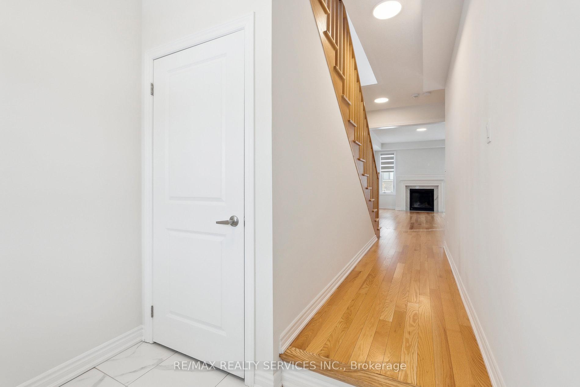 Photo 7 of 16 Ludlow Drive, Barrie, Innis-Shore — HOMEH