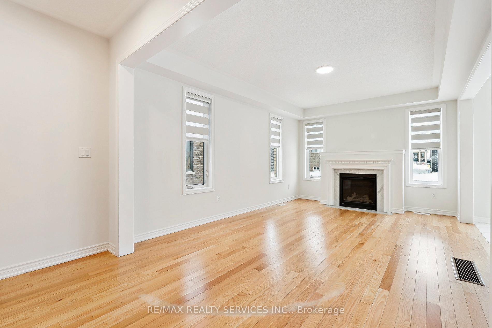 Photo 9 of 16 Ludlow Drive, Barrie, Innis-Shore — HOMEH