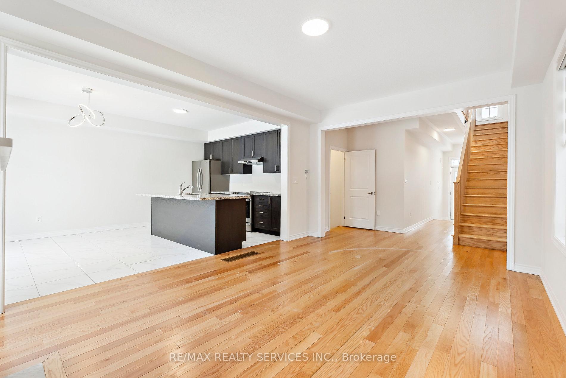 Photo 10 of 16 Ludlow Drive, Barrie, Innis-Shore — HOMEH