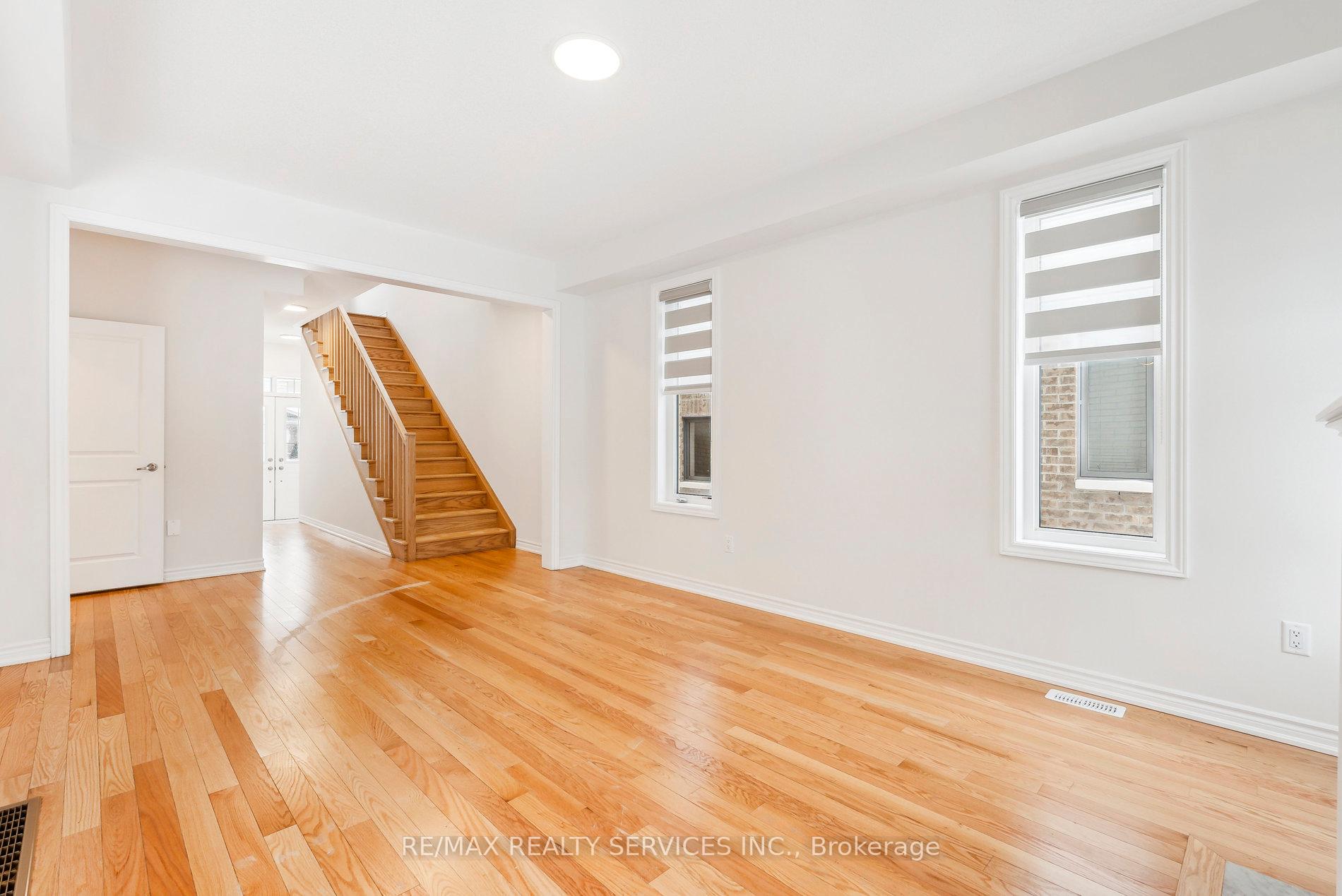 Photo 12 of 16 Ludlow Drive, Barrie, Innis-Shore — HOMEH