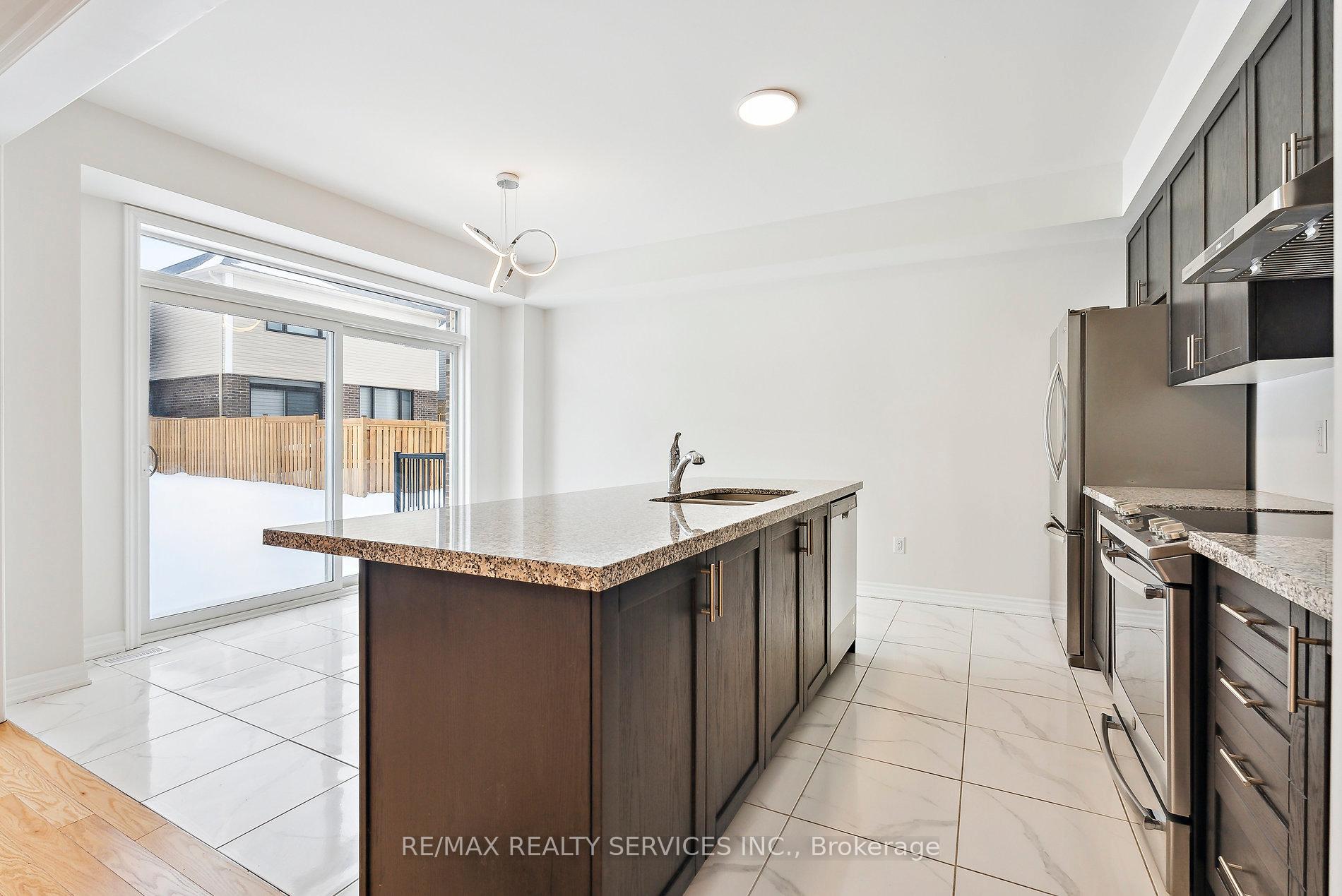 Photo 32 of 16 Ludlow Drive, Barrie, Innis-Shore — HOMEH
