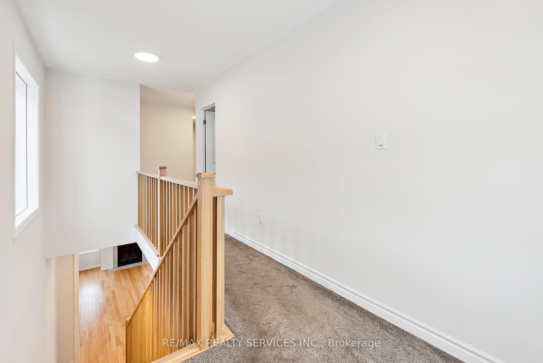 Photo 13 of 16 Ludlow Drive, Barrie, Innis-Shore — HOMEH