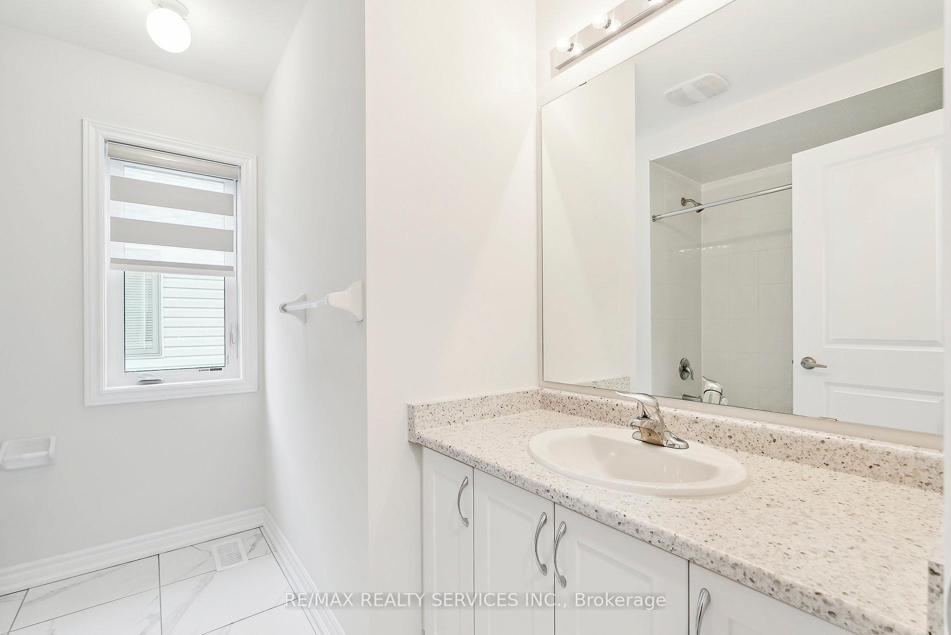 Photo 38 of 16 Ludlow Drive, Barrie, Innis-Shore — HOMEH