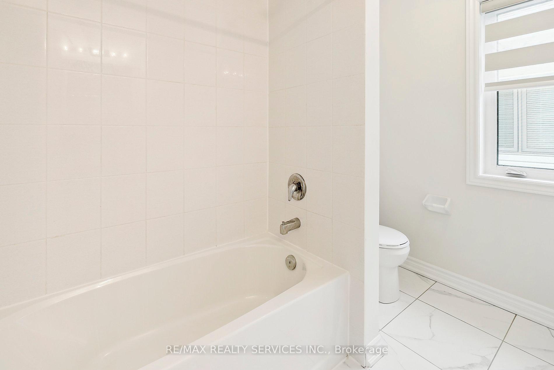 Photo 23 of 16 Ludlow Drive, Barrie, Innis-Shore — HOMEH