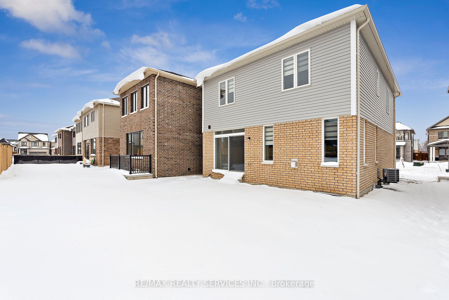 Photo 35 of 16 Ludlow Drive, Barrie, Innis-Shore — HOMEH