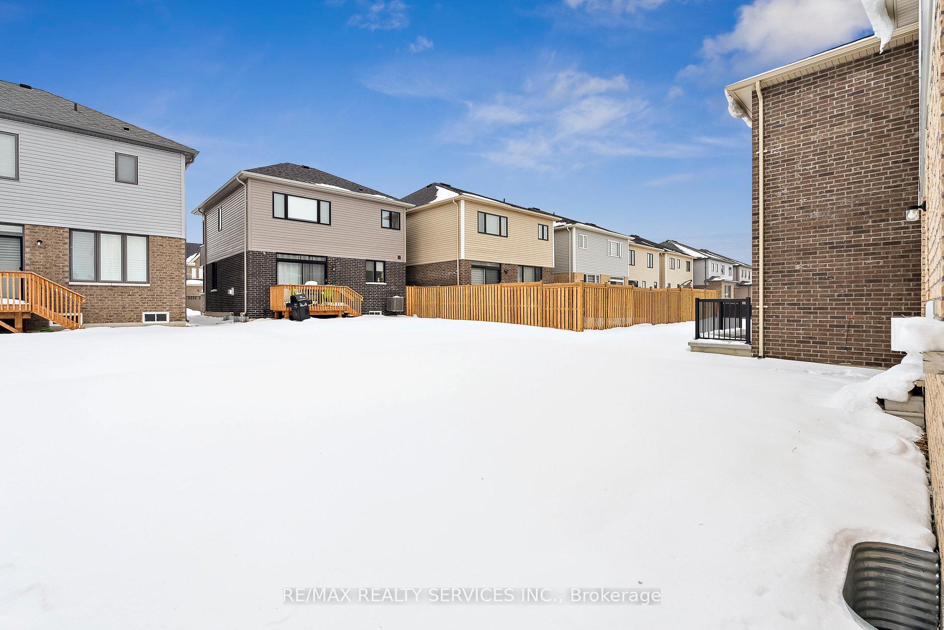 Photo 26 of 16 Ludlow Drive, Barrie, Innis-Shore — HOMEH